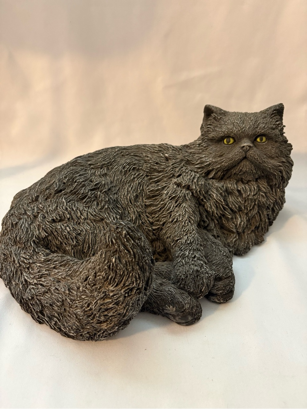 Large heavy resin grey Persian cat figurine